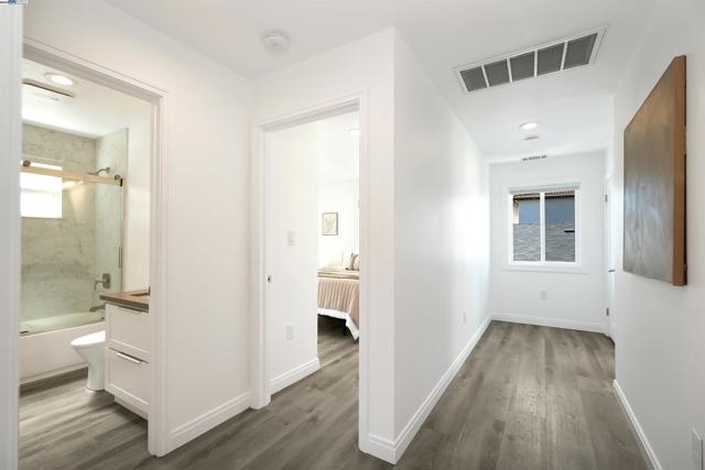 3254 Keith Ave, Castro Valley CA: https://media.crmls.org/mediaz/9be9a67e-bd7d-454b-8c2e-5e72d53476bb.jpg