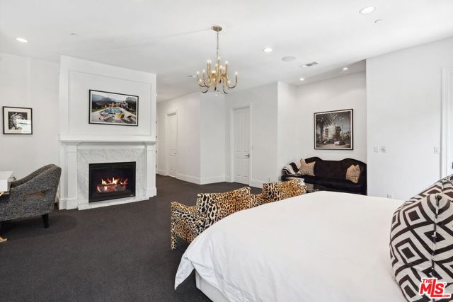 1600 Clear View Drive,  CA: https://media.crmls.org/mediaz/9be9b12c-3455-4b92-856a-5f25b47bc439.jpg