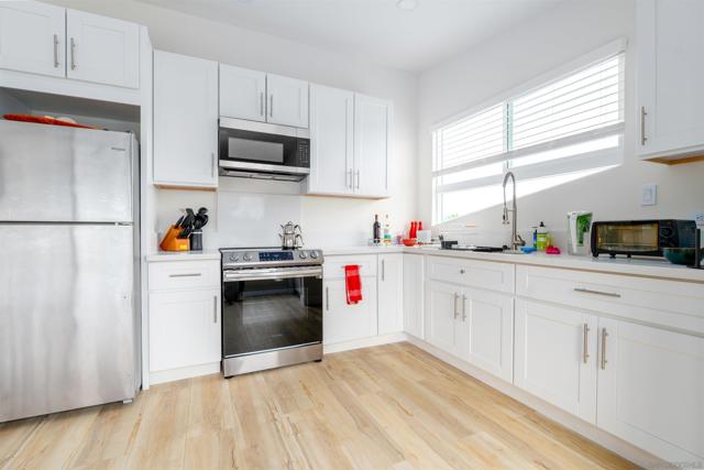 5021 Foothill Blvd, San Diego CA: https://media.crmls.org/mediaz/9bea1117-724d-4633-81e5-1ad6e436a662.jpg