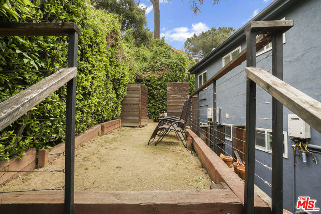 1315 Montana Street, Los Angeles CA: https://media.crmls.org/mediaz/9bea3305-538f-4f1c-af68-5d214782d240.jpg