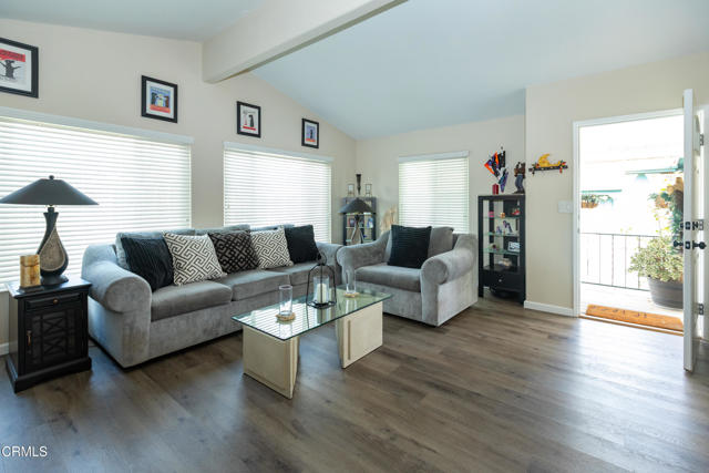 2491 Apple Lane, Oxnard CA: https://media.crmls.org/mediaz/9bebf487-f3ca-401c-b793-15bb26b42f40.jpg
