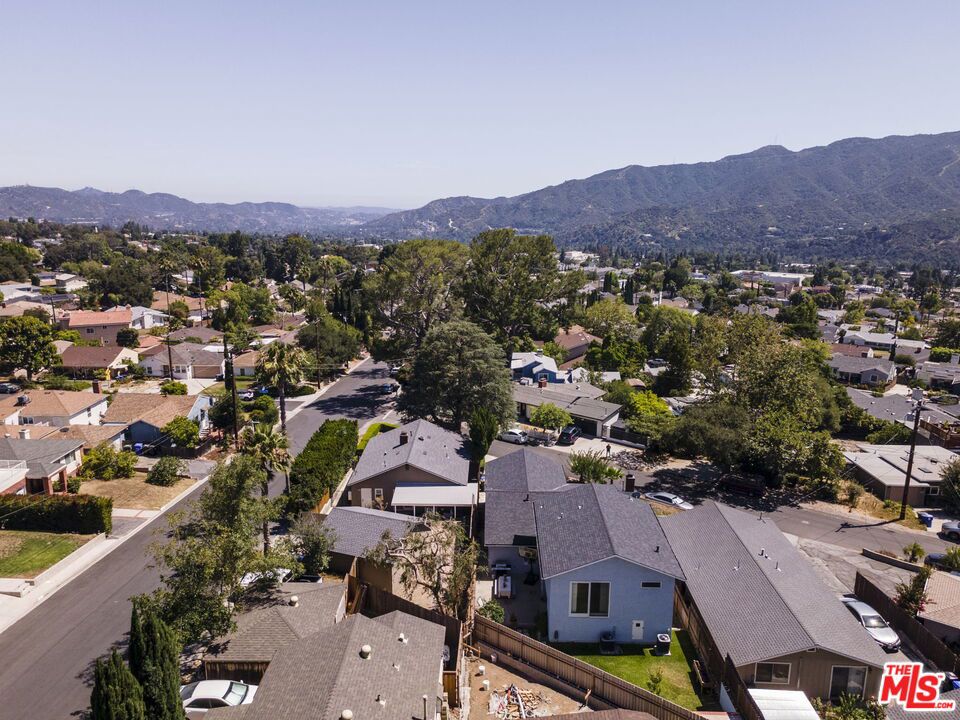 https://media.crmls.org/mediaz/9bebf60b-b438-41ae-a094-b586a3f36626.jpg?preset=X-Large
