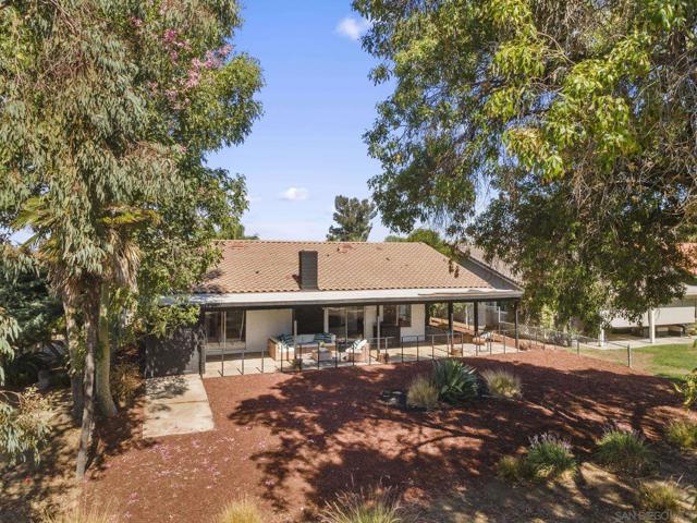 23235 Canyon Lake Dr S, Canyon Lake CA: https://media.crmls.org/mediaz/9bec4119-8fed-445f-9658-ed71373367a9.jpg
