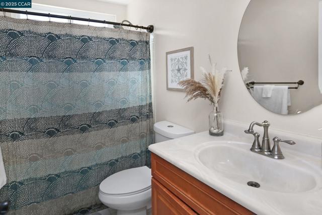 2745 Minert Rd, Concord CA: https://media.crmls.org/mediaz/9beccfe6-4cc4-4ebc-a6ac-5f4a5d5b5c42.jpg