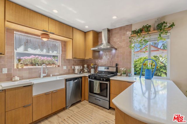 6300 Arroyo Glen Street, Los Angeles CA: https://media.crmls.org/mediaz/9becd730-3b25-45e5-9ec4-05b434e7cf03.jpg