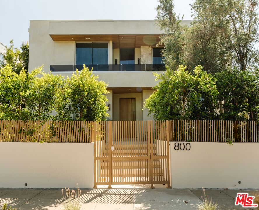 800 N La Jolla Avenue — Contemporary