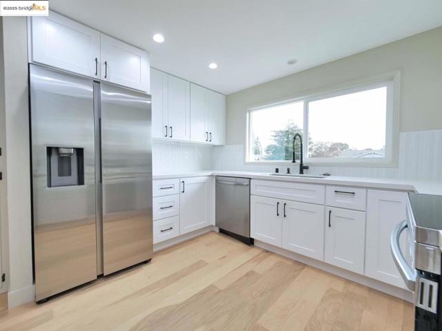 2112 Matthew CT, Pittsburg CA: https://media.crmls.org/mediaz/9bed6575-0db8-40f0-97ed-5ed23499d2e3.jpg