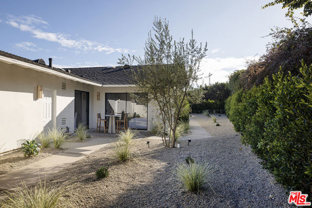 20374 Seaboard Road, Malibu CA: https://media.crmls.org/mediaz/9bedc2ae-e20b-4aa6-808b-4b61918f761b.jpg