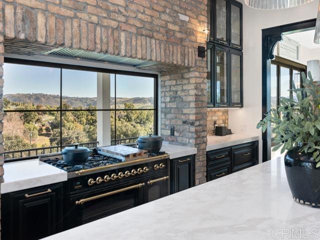 2255 Via Dulcea, Fallbrook CA: https://media.crmls.org/mediaz/9bee2497-aabe-4679-8f0d-6de03eff446f.jpg