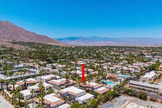 1870 N Mira Loma Way, Palm Springs CA: https://media.crmls.org/mediaz/9beed27d-daaf-46c1-ade1-52f4a9082c9a.jpg