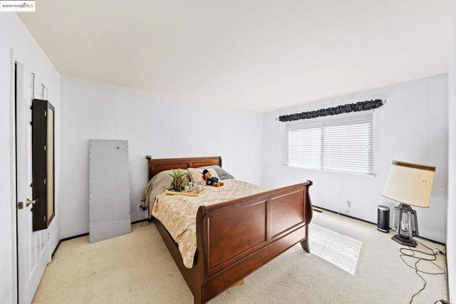 Image 32 of 60 For 921 Rock Canyon Cir