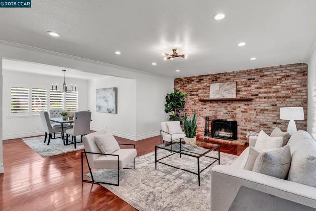 11373 Rampart Dr, Dublin CA: https://media.crmls.org/mediaz/9bef2a66-64c0-479c-8b8b-a5272722358f.jpg