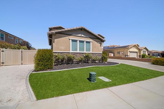 30536 Fragrant Street, Murrieta CA: https://media.crmls.org/mediaz/9bef7a26-ec89-494e-85bf-38eac47ca463.jpg