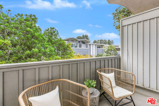 4804 La Villa Marina, Marina del Rey CA: https://media.crmls.org/mediaz/9bf02edf-27a4-4d1e-8651-7e800d0d7ec2.jpg