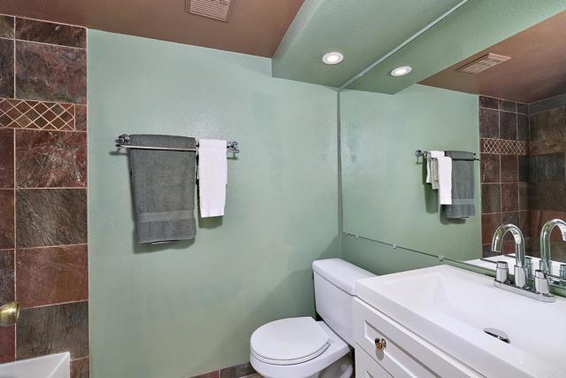 3116 Vista Bonita, Carlsbad CA: https://media.crmls.org/mediaz/9bf03c97-0b10-49e0-a106-546a24035255.jpg