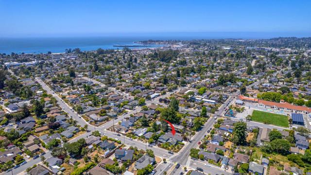 1422 Broadway, Santa Cruz CA: https://media.crmls.org/mediaz/9bf04129-2105-471c-ae19-02bedb491e76.jpg