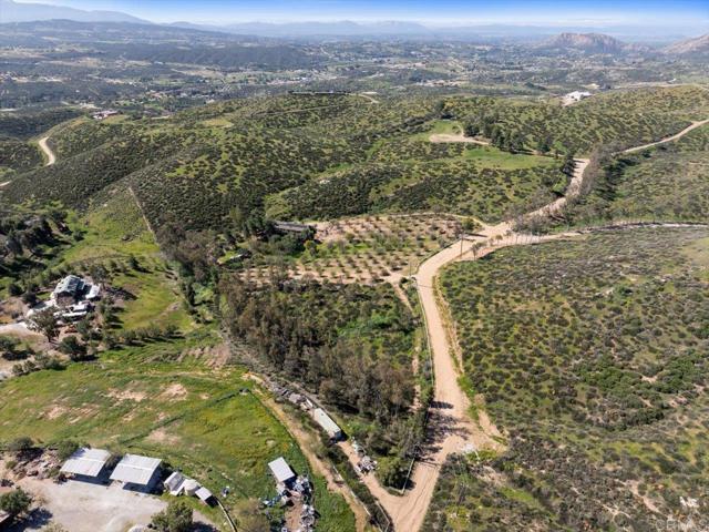 40707 Intrepid Rd, Hemet CA: https://media.crmls.org/mediaz/9bf0bb09-5dd8-449f-924e-8a1a5802e320.jpg