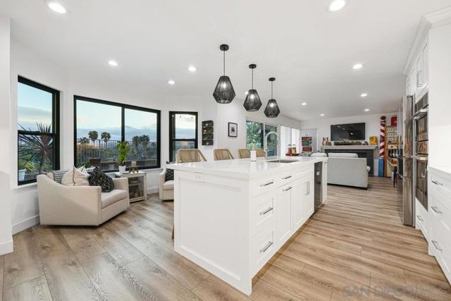 366 Doheny Bay Court, Oceanside CA: https://media.crmls.org/mediaz/9bf13e07-077f-4980-b44f-8d4643ce2147.jpg