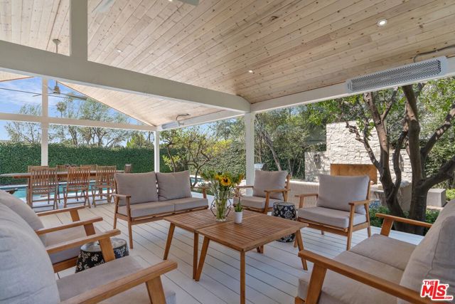 5705 Sunnyslope Avenue, Valley Glen CA: https://media.crmls.org/mediaz/9bf16ca7-3509-47a2-98e8-3207ab9c0496.jpg