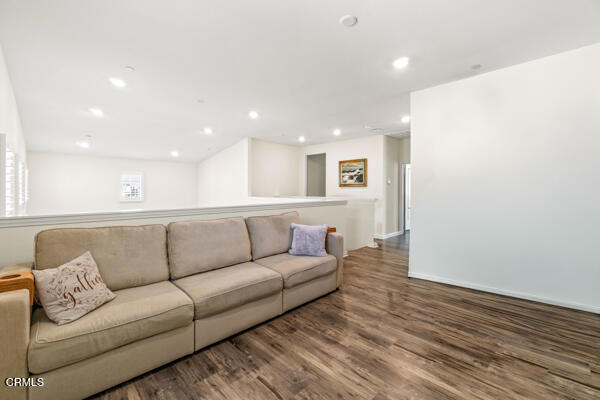 490 Jubilee Place, Santa Paula CA: https://media.crmls.org/mediaz/9bf1aad7-2b19-4920-9f55-224190ce2423.jpg