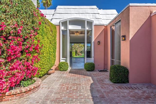 46640 Amir Drive, Palm Desert CA: https://media.crmls.org/mediaz/9bf20568-1a1c-4636-8dc7-ede21b60af99.jpg