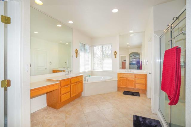 5018 Southport Ct, Antioch CA: https://media.crmls.org/mediaz/9bf26d2e-dd11-43bf-a42b-9c95bed77b26.jpg