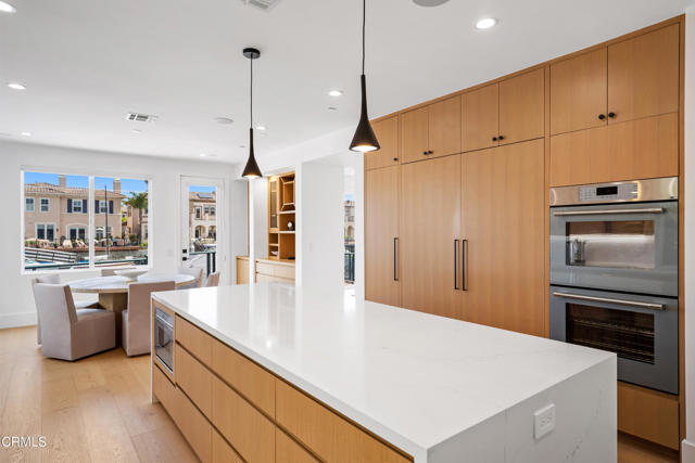1520 Viewpoint Drive, Oxnard CA: https://media.crmls.org/mediaz/9bf29b6c-5f3c-45b0-a245-fafe5b0cedb4.jpg