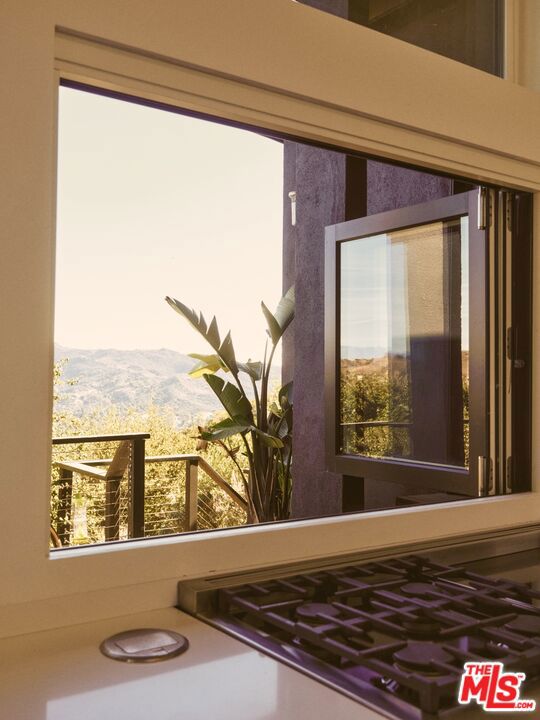 21960 Cereza Way, Topanga CA: https://media.crmls.org/mediaz/9bf2ddf3-3e08-4f36-9185-2c9d3e34bc4e.jpg