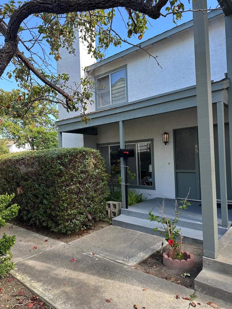 851 Cabot Ln