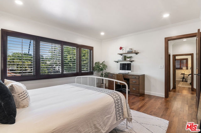 664 S Highland Avenue, Los Angeles CA: https://media.crmls.org/mediaz/9bf341eb-c3c3-44ec-9545-f94fc9cda204.jpg
