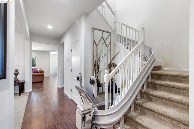 2469 Talaria Dr, Oakley CA: https://media.crmls.org/mediaz/9bf39666-8a36-4c42-bebd-1512d5790fd9.jpg
