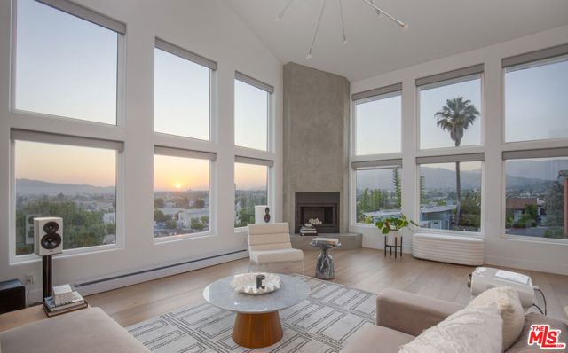 1320 Romulus Drive, Glendale CA: https://media.crmls.org/mediaz/9bf3d1cb-96c3-422a-8f53-ec24f4daea5a.jpg