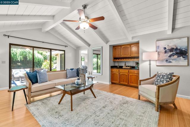 109 Bria Ct, Walnut Creek CA: https://media.crmls.org/mediaz/9bf4bc1b-8d80-4785-ab38-a3a6642422ba.jpg
