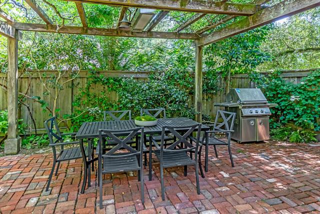 3 Wyndham Drive, Portola Valley CA: https://media.crmls.org/mediaz/9bf5fe0b-9e4c-4d00-a74e-ff24ef50c122.jpg