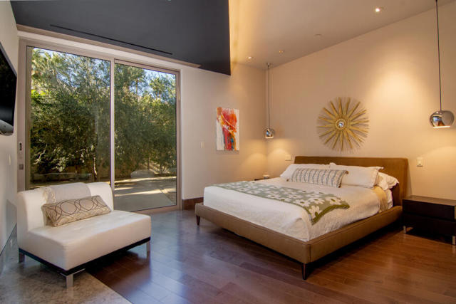 740 N Prescott Drive, Palm Springs CA: https://media.crmls.org/mediaz/9bf62464-27dc-4849-a8a2-9d8ef4460197.jpg