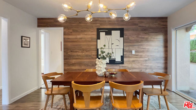 4427 S Wilton Place, Los Angeles CA: https://media.crmls.org/mediaz/9bf63cb6-f13c-421e-8118-a4ccb787c3cb.jpg