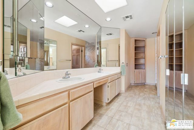 76797 California Drive, Palm Desert CA: https://media.crmls.org/mediaz/9bf82707-6fdd-4dd4-ae44-5b99e9e5f6dc.jpg