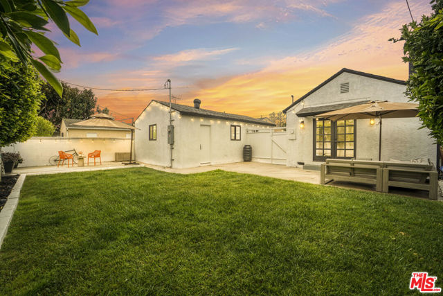 7868 Naylor Avenue, Los Angeles CA: https://media.crmls.org/mediaz/9bf8a27e-0508-479b-a5e4-2547b17ba3d5.jpg