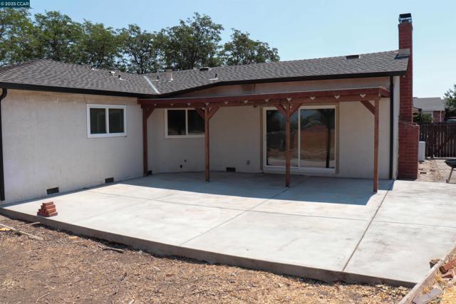 3804 Malibu, Pittsburg CA: https://media.crmls.org/mediaz/9bf8f3e8-920d-4df0-96a7-711f0bd50e86.jpg
