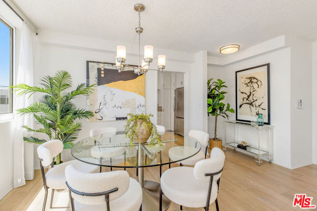 930 3rd Street, Santa Monica CA: https://media.crmls.org/mediaz/9bf90b6a-6d38-4112-abfe-7f3dde663909.jpg
