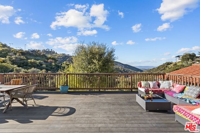 2373 Tuna Canyon Road, Topanga CA: https://media.crmls.org/mediaz/9bf91f75-c2b8-4511-ab04-16635f80fa98.jpg