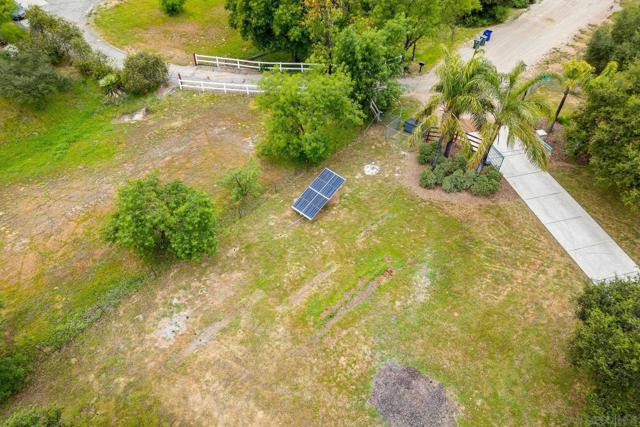15847 Mac Tan Ln, Valley Center CA: https://media.crmls.org/mediaz/9bf96739-8d1d-4e5a-ba31-978ec84a5a7b.jpg