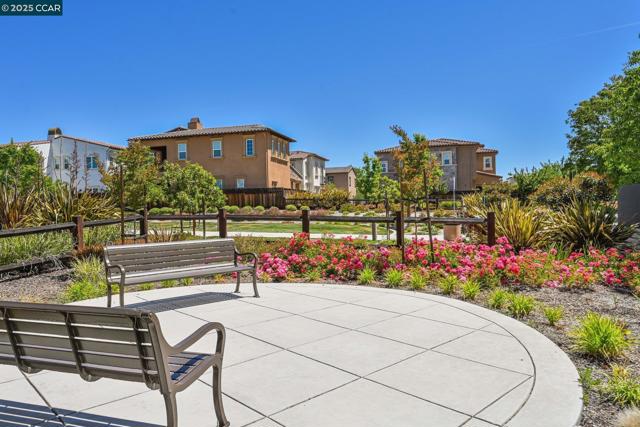 7774 Stoneleaf Rd, San Ramon CA: https://media.crmls.org/mediaz/9bfa7385-1cf0-4c28-8f3f-23b314d8de61.jpg