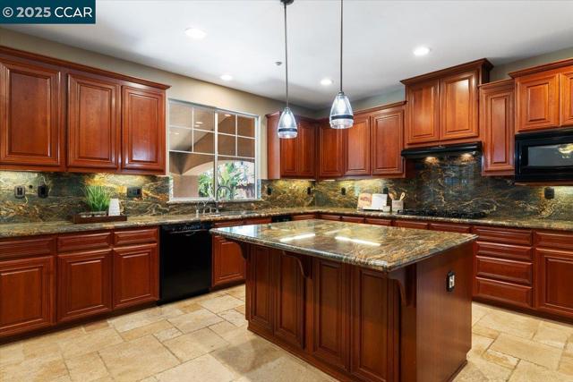 1669 Albani Place, Brentwood CA: https://media.crmls.org/mediaz/9bfa7bb2-3d3b-4953-8694-952db3fc8bb6.jpg