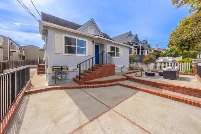 739 W Franklin Street, Monterey CA: https://media.crmls.org/mediaz/9bfa97d2-f2bf-42f5-a5e7-76df05d82594.jpg