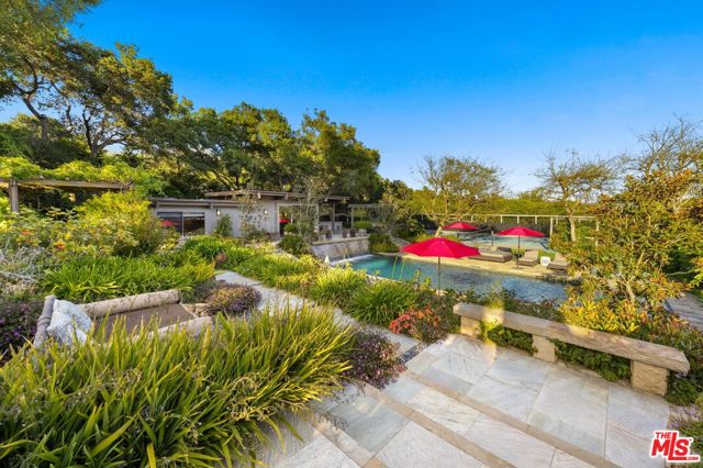 655 Oak Springs Lane, Santa Barbara CA: https://media.crmls.org/mediaz/9bfaad83-a347-4b0e-9147-0713d986865e.jpg