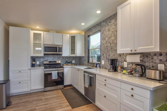 4040 42 35Th Street, San Diego CA: https://media.crmls.org/mediaz/9bfb35f1-e8fb-4dbb-a1db-7c25ecc6e6da.jpg