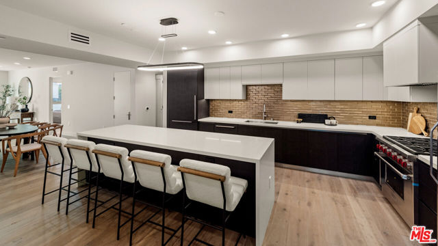 Drew Fenton | 505 S Barrington Avenue Los Angeles CA | MLS: 7082117
