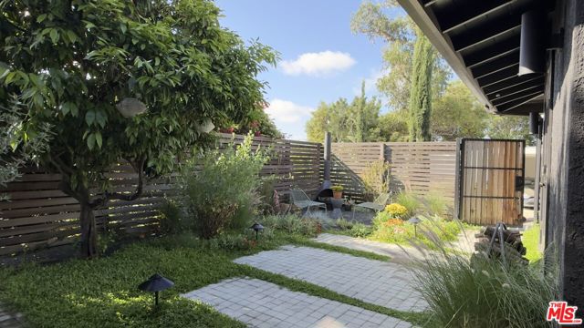1407 Randall Court, Los Angeles CA: https://media.crmls.org/mediaz/9bfb8815-7121-4f8d-90a4-b5d809759bdf.jpg