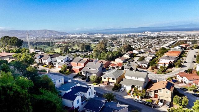 818 Clearfield Drive, Millbrae CA: https://media.crmls.org/mediaz/9bfbe9fa-5777-47ab-9372-9f367c015741.jpg
